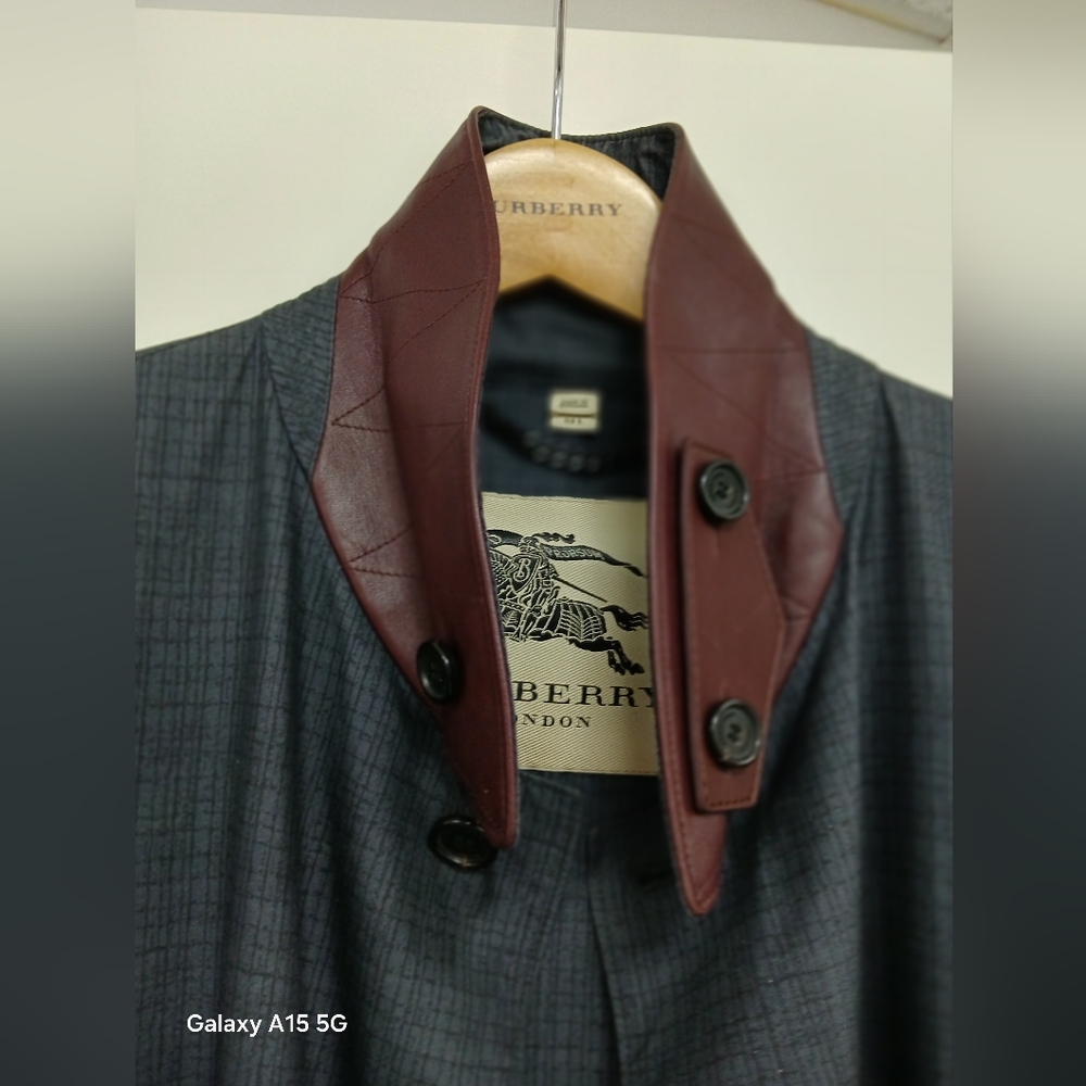 BURBERRY COAT - Picture 9 of 9